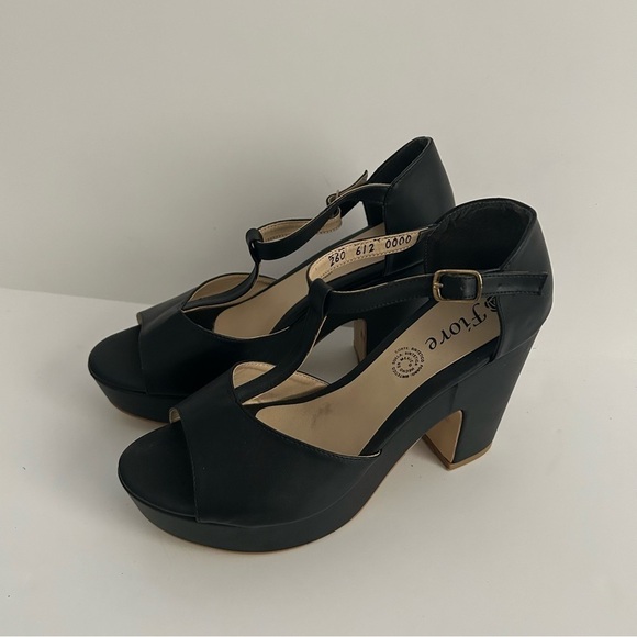 Fiore T Strap Platform Heel Shoes | Size 8.5 - Picture 6 of 6